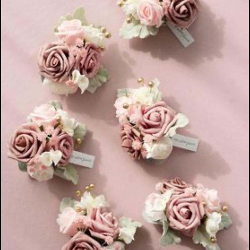 Ling’s moment wrist corsage (3)